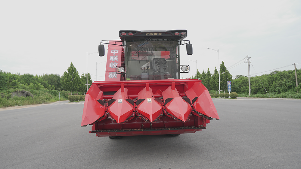 AG真人4YZJ-4型自走式玉米穗茎收获机